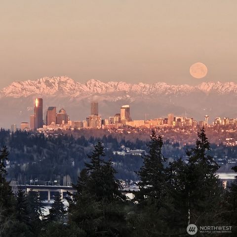 13635 SE 43rd Street, Bellevue, WA 98006