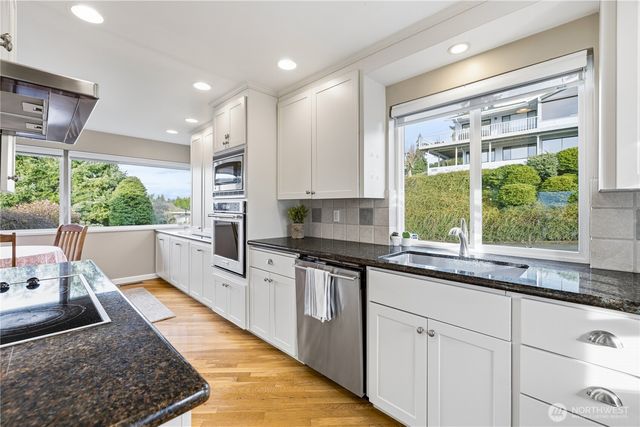 13635 SE 43rd Street, Bellevue, WA 98006