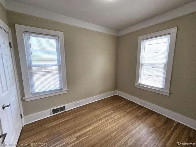 571 W Saratoga Street, Ferndale, MI 48220