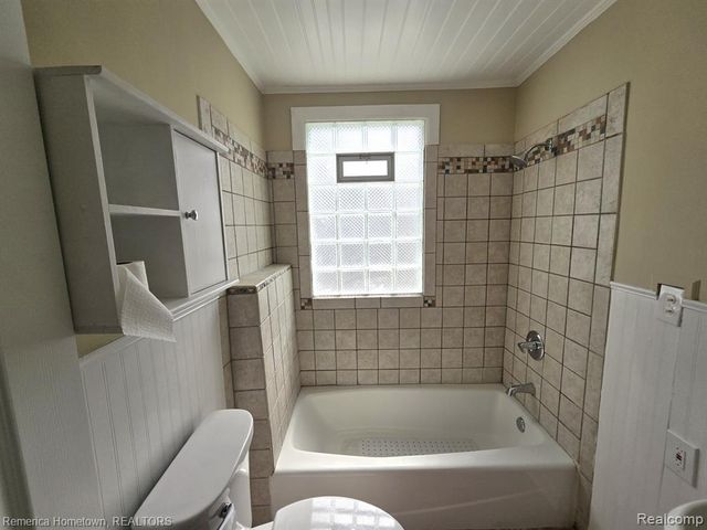 571 W Saratoga Street, Ferndale, MI 48220