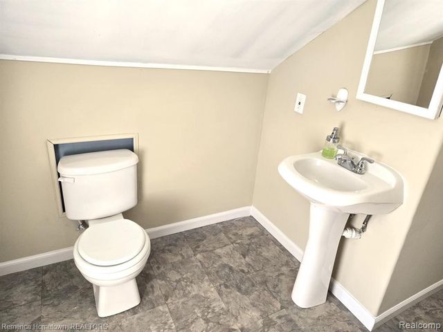 571 W Saratoga Street, Ferndale, MI 48220