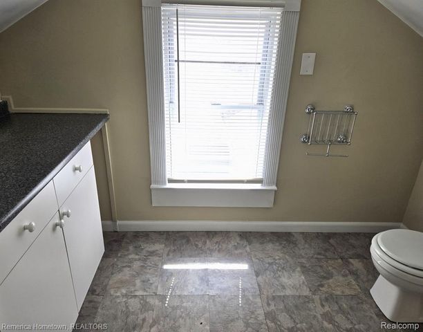 571 W Saratoga Street, Ferndale, MI 48220