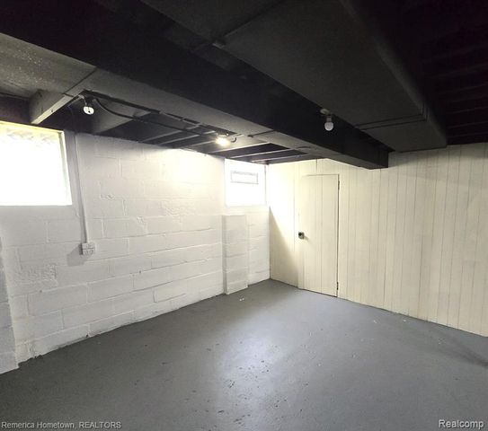 571 W Saratoga Street, Ferndale, MI 48220