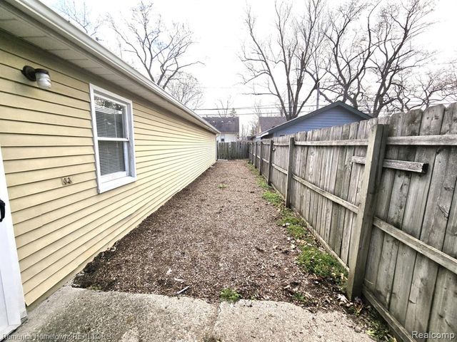 571 W Saratoga Street, Ferndale, MI 48220