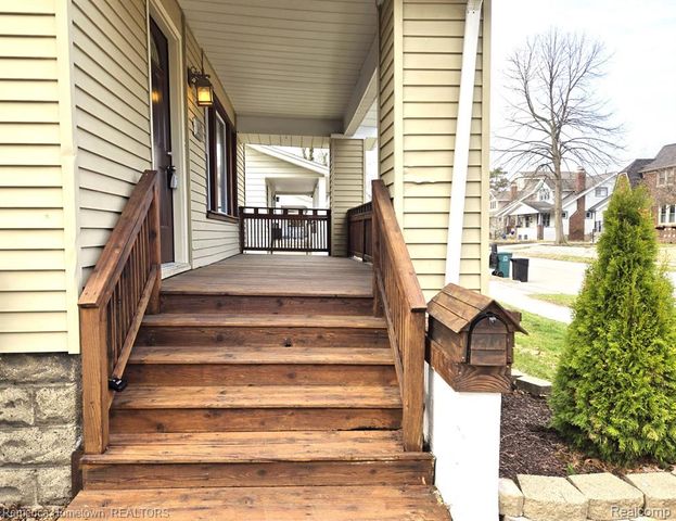 571 W Saratoga Street, Ferndale, MI 48220