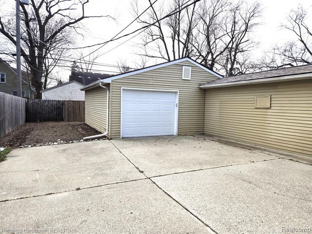 571 W Saratoga Street, Ferndale, MI 48220