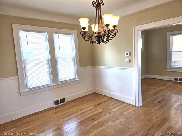 571 W Saratoga Street, Ferndale, MI 48220