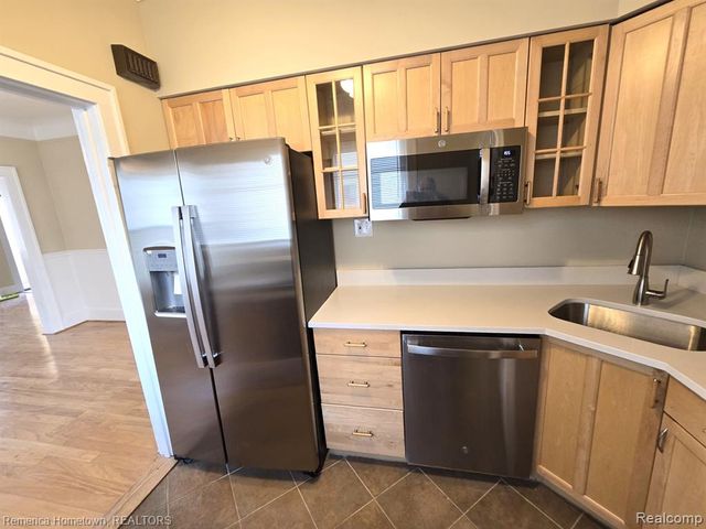 571 W Saratoga Street, Ferndale, MI 48220