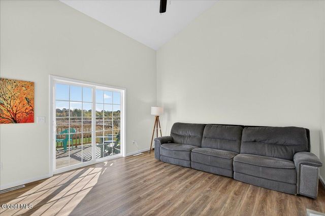 16 Chip Shot Way, Halfmoon, NY 12118