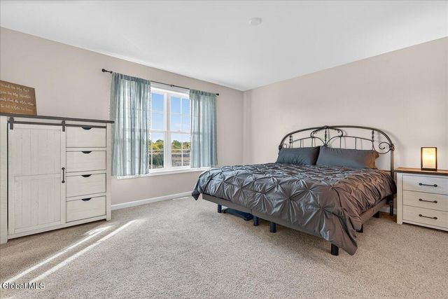 16 Chip Shot Way, Halfmoon, NY 12118