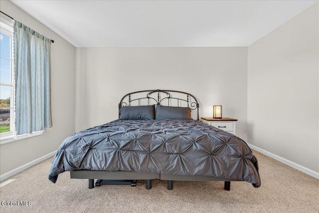 16 Chip Shot Way, Halfmoon, NY 12118