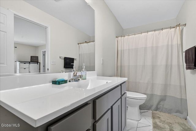 16 Chip Shot Way, Halfmoon, NY 12118