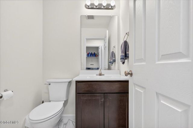 16 Chip Shot Way, Halfmoon, NY 12118