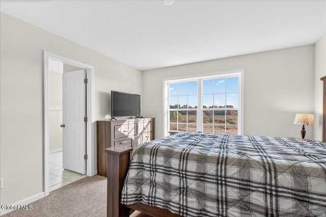 16 Chip Shot Way, Halfmoon, NY 12118