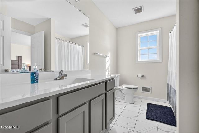 16 Chip Shot Way, Halfmoon, NY 12118