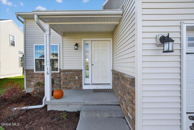 16 Chip Shot Way, Halfmoon, NY 12118