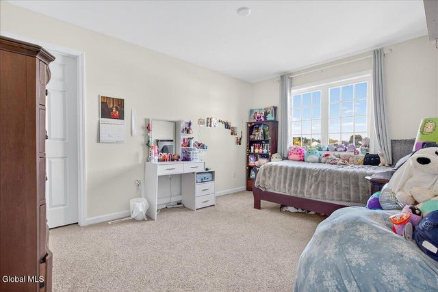 16 Chip Shot Way, Halfmoon, NY 12118