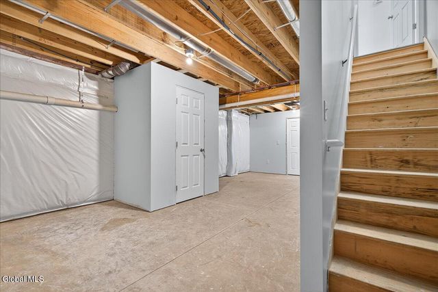 16 Chip Shot Way, Halfmoon, NY 12118