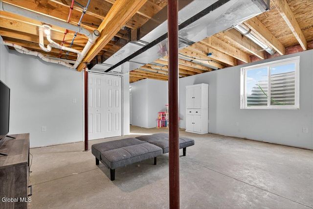 16 Chip Shot Way, Halfmoon, NY 12118