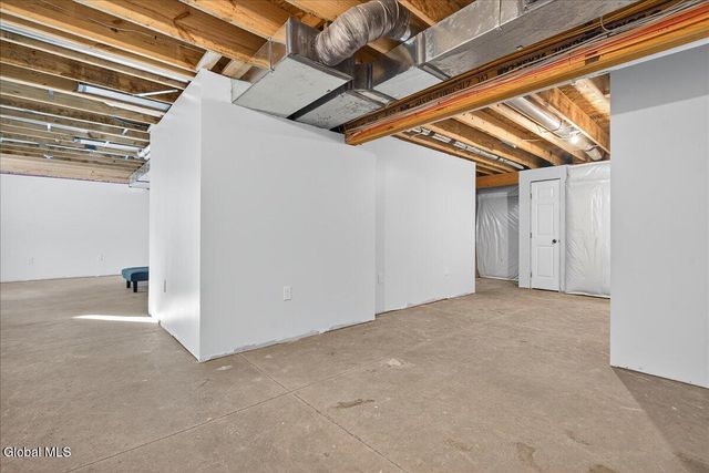 16 Chip Shot Way, Halfmoon, NY 12118