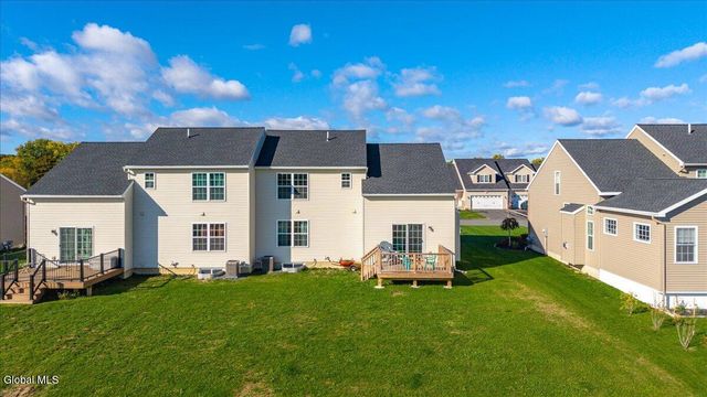 16 Chip Shot Way, Halfmoon, NY 12118