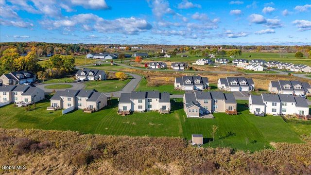 16 Chip Shot Way, Halfmoon, NY 12118