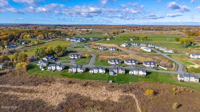 16 Chip Shot Way, Halfmoon, NY 12118