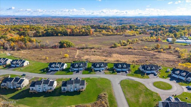 16 Chip Shot Way, Halfmoon, NY 12118