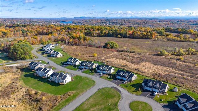 16 Chip Shot Way, Halfmoon, NY 12118