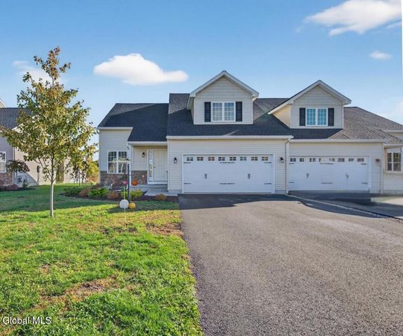 16 Chip Shot Way, Halfmoon, NY 12118