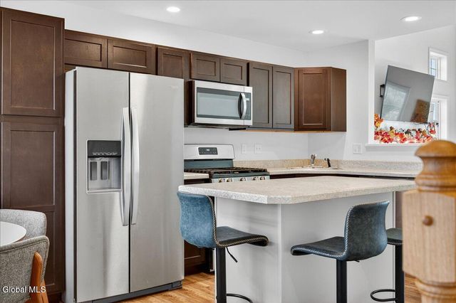 16 Chip Shot Way, Halfmoon, NY 12118