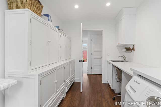 153 Elizabeth Street, Saugatuck City, MI 49453