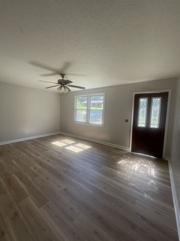 1143 Chestnut Dr, Burns, TN 37029