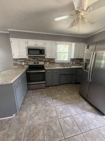 1143 Chestnut Dr, Burns, TN 37029