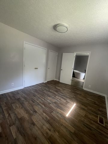 1143 Chestnut Dr, Burns, TN 37029