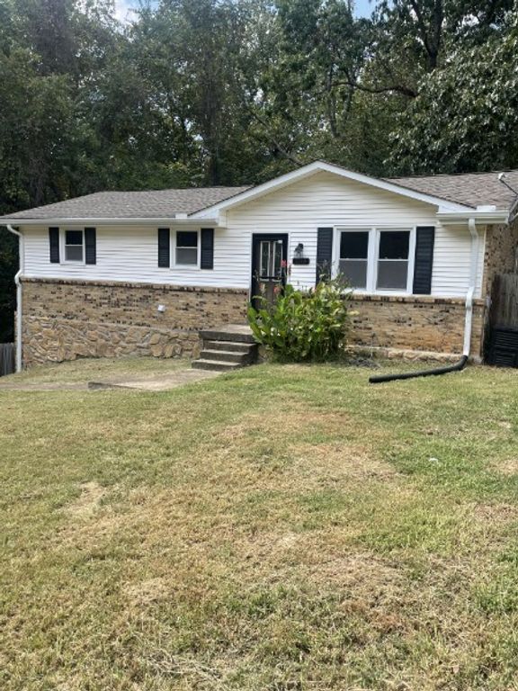 1143 Chestnut Dr, Burns, TN 37029