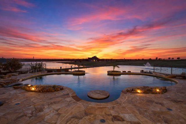 1572 Rabbit Ridge Road, Heath, TX 75032