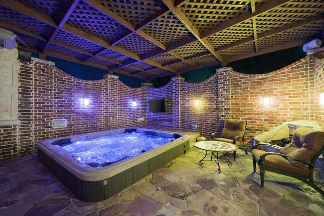 1572 Rabbit Ridge Road, Heath, TX 75032