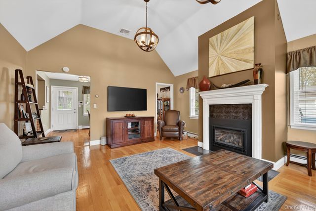 1 Pommel Drive, Newburgh, NY 12550