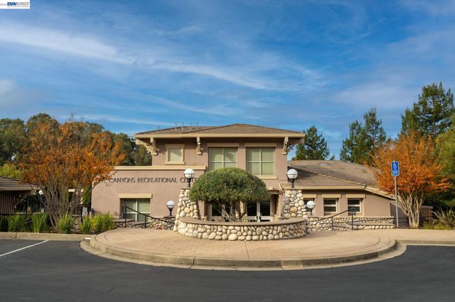 25528 Conley Downs Dr, Castro Valley, CA 94552