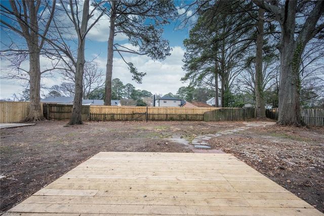 1413 W Queen ST, Hampton, VA 23669