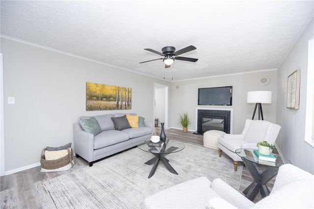 1413 W Queen ST, Hampton, VA 23669