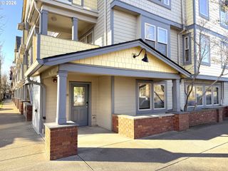 9837 Ne IRVING St 301, Portland, OR 97220