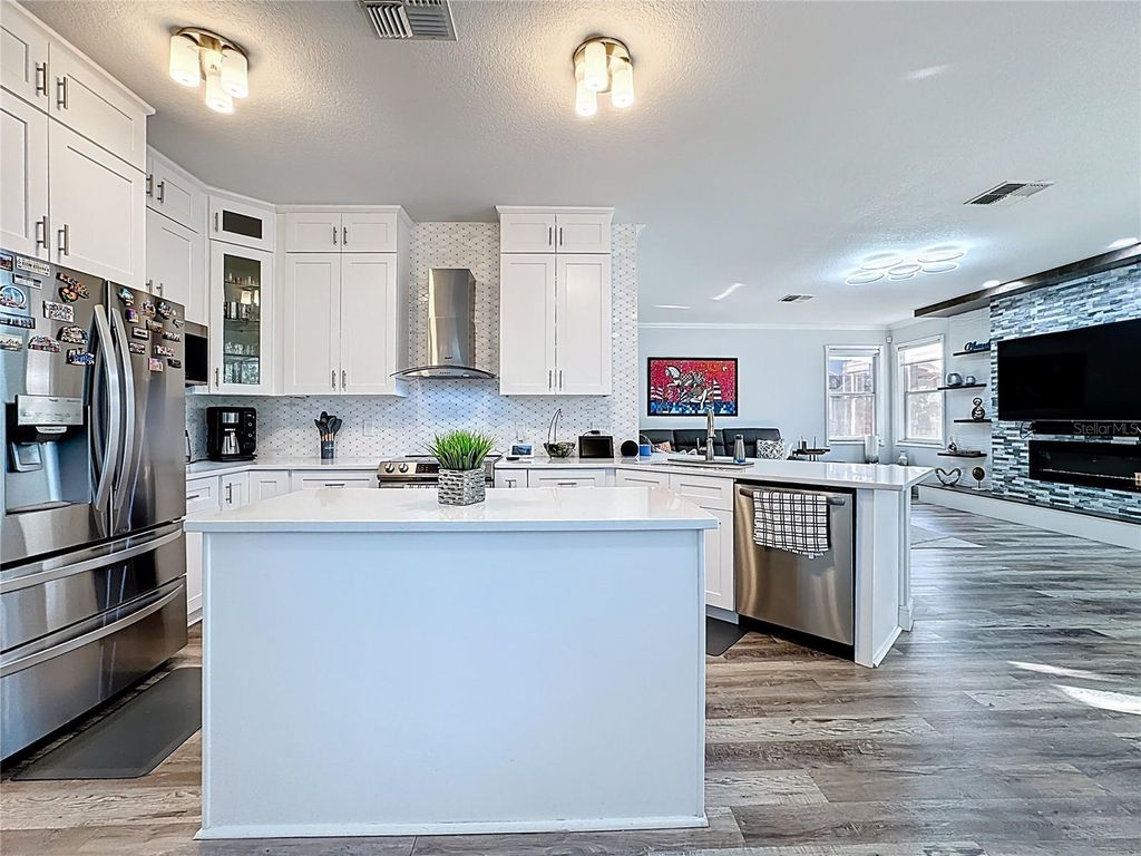 Image 21 of property listing at 14376 LORD BARCLAY DRIVE, Orlando, FL 32837