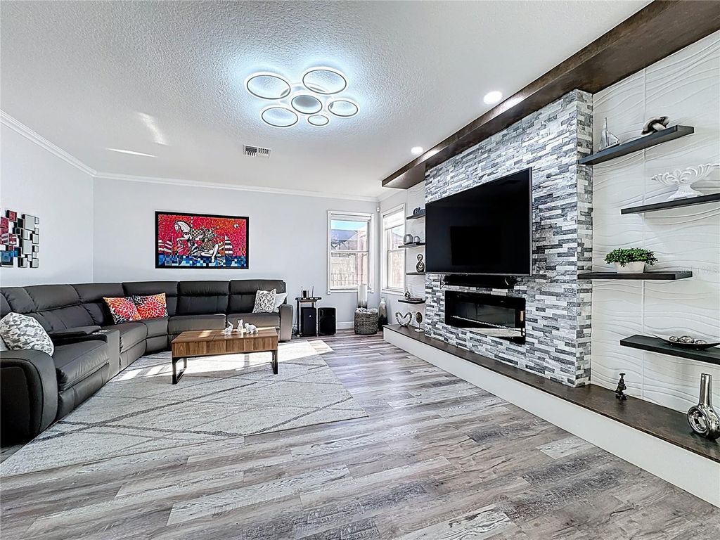 Image 30 of property listing at 14376 LORD BARCLAY DRIVE, Orlando, FL 32837