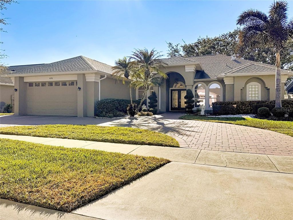 Image 4 of property listing at 14376 LORD BARCLAY DRIVE, Orlando, FL 32837