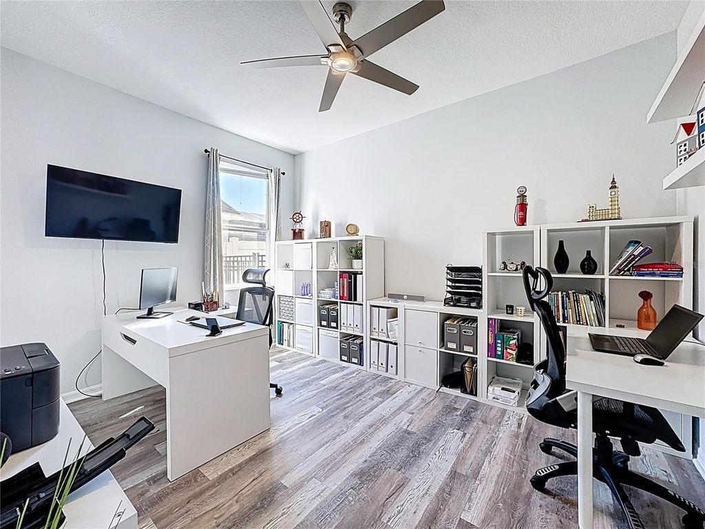 Image 37 of property listing at 14376 LORD BARCLAY DRIVE, Orlando, FL 32837