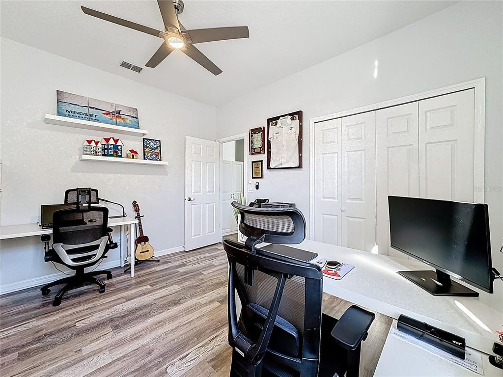 Image 38 of property listing at 14376 LORD BARCLAY DRIVE, Orlando, FL 32837