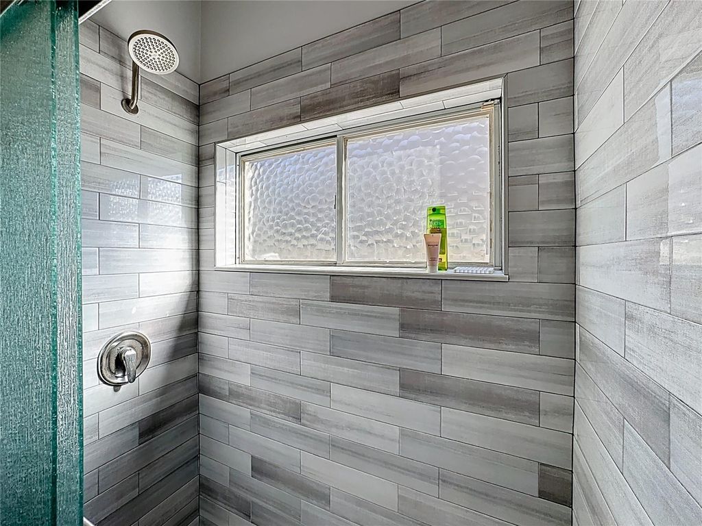 Image 45 of property listing at 14376 LORD BARCLAY DRIVE, Orlando, FL 32837