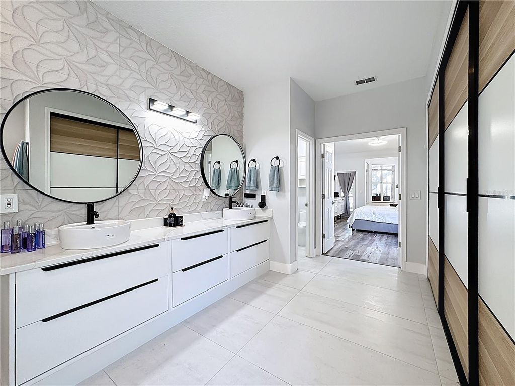 Image 51 of property listing at 14376 LORD BARCLAY DRIVE, Orlando, FL 32837